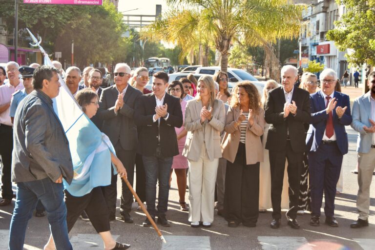 RESISTENCIA HONRÓ SU HISTORIA CON IZAMIENTOS Y CELEBRA 148 AÑOS DE IDENTIDAD Y RAÍCES
