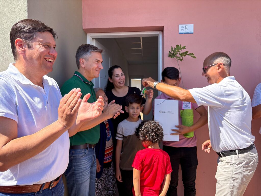 MÁS VIVIENDAS: 32 FAMILIAS CUMPLIERON EL SUEÑO DE LA CASA PROPIA EN QUITILIPI