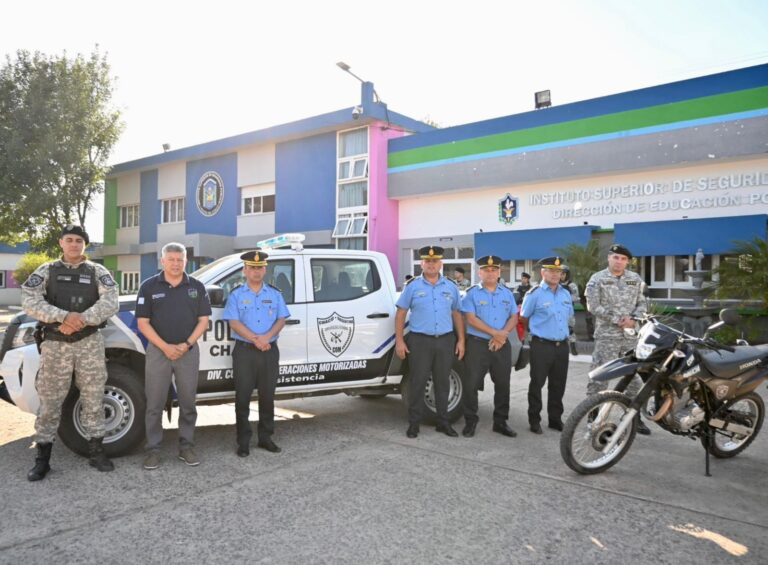CHACO REFUERZA LA SEGURIDAD: MATKOVICH ENTREGÓ NUEVA CAMIONETA AL C.O.M. PARA EL GRAN RESISTENCIA