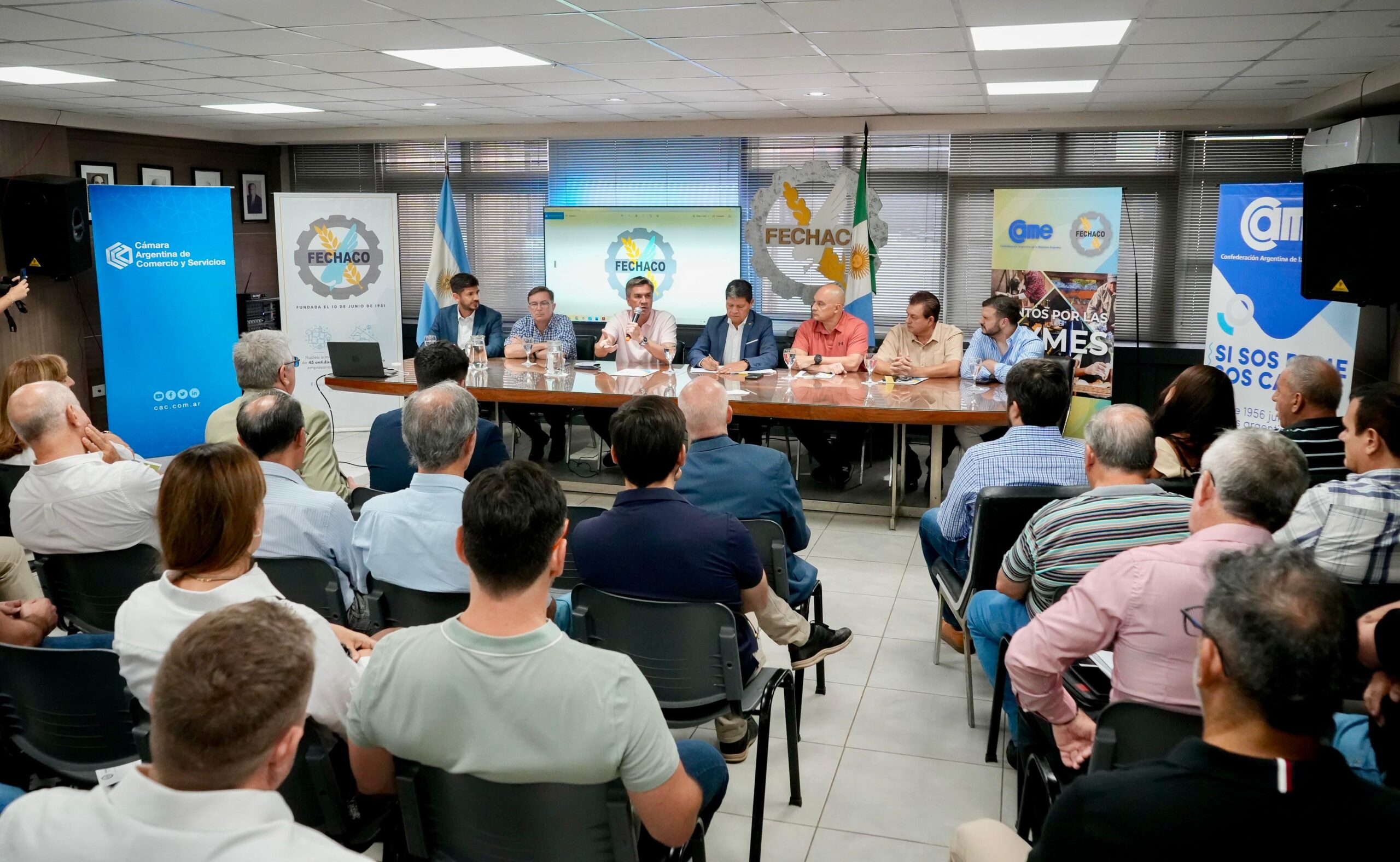 EL GOBERNADOR ZDERO SE REUNIÓ CON FECHACO Y RATIFICÓ EL TRABAJO CONJUNTO CON EL SECTOR PRIVADO