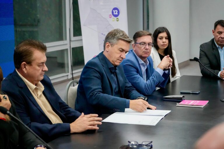 ZDERO FIRMÓ CONVENIOS CON MUNICIPIOS PARA FORTALECER LA PLANIFICACIÓN URBANA Y EL DESARROLLO LOCAL