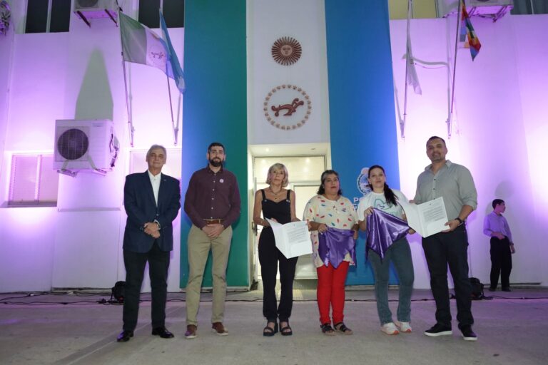 El Poder Legislativo se iluminó en adhesión al Día Mundial de la Concientización de la Epilepsia