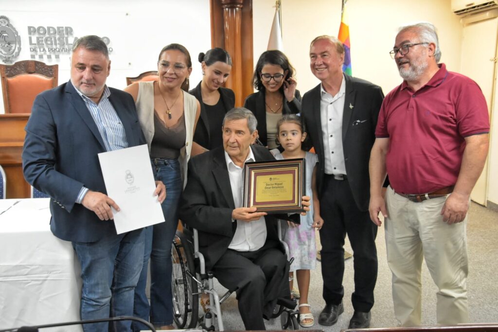 La Legislatura reconoció al periodista deportivo y médico Miguel Retamoso