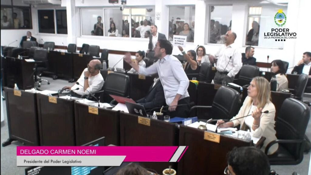 PAPELÓN DEL PERONISMO EN LA LEGISLATURA