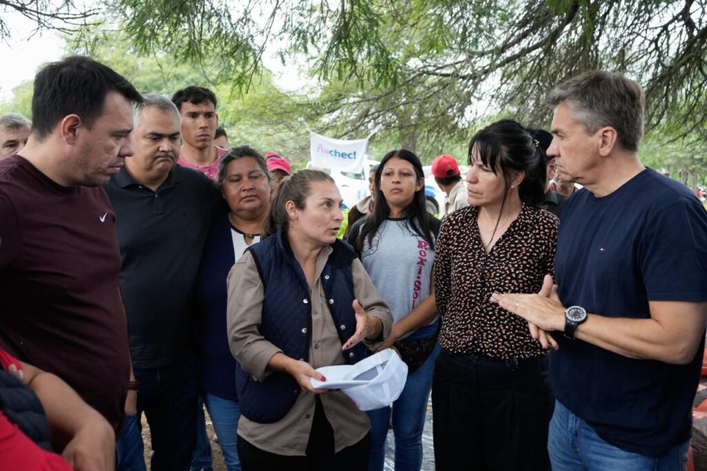 EL GOBERNADOR ZDERO LLEGÓ A COMANDANCIA FRÍAS PARA SEGUIR DE CERCA LA ASISTENCIA A FAMILIAS AFECTADAS POR LAS INUNDACIONES