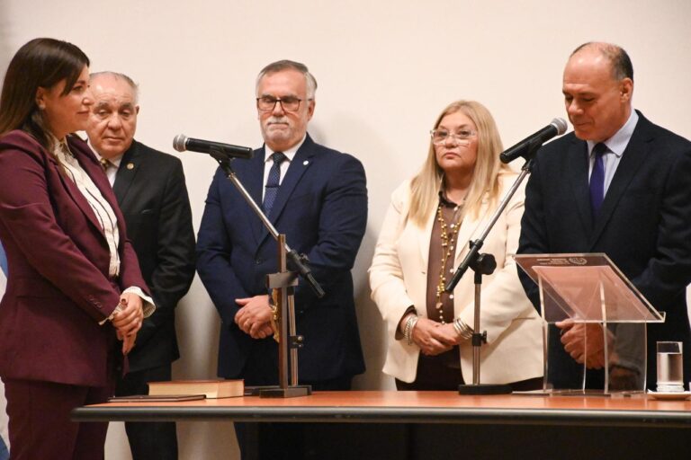 El Poder Legislativo acompañó la jura de Jessica Ayala como la primera Defensora de las Víctimas de la provincia