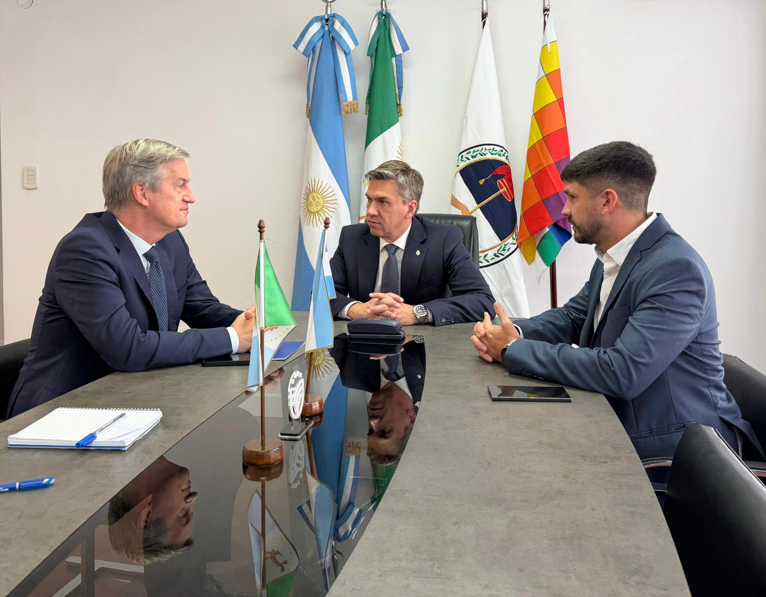 REUNIÓN CLAVE: EL GOBERNADOR ZDERO FORTALECE VÍNCULOS CON LA UNIÓN EUROPEA