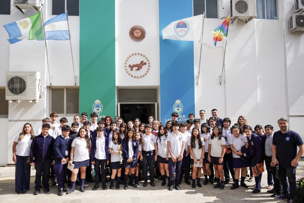 Estudiantes del Colegio San José Obrero visitaron la Legislatura