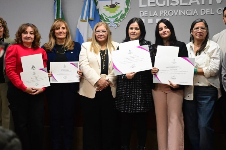 La Legislatura marcó un hecho histórico con la primera entrega del Premio Trienal en reconocimiento a la “Mujer Científica 2026”