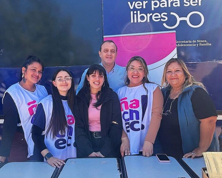 ”VER PARA SER LIBRES”: MÁS DE 900 ANTEOJOS ENTREGADOS EN LA PRIMERA SEMANA