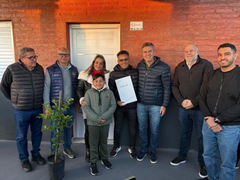 UN NUEVO COMIENZO: FAMILIAS DE CORONEL DU GRATY ACCEDIERON A SU VIVIENDA PROPIA