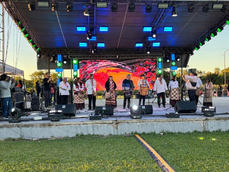 ”MANOS DE NUESTRA TIERRA”: EXITOSO ENCUENTRO DE ARTESANOS ORIGINARIOS EN EL PARQUE DE LA DEMOCRACIA
