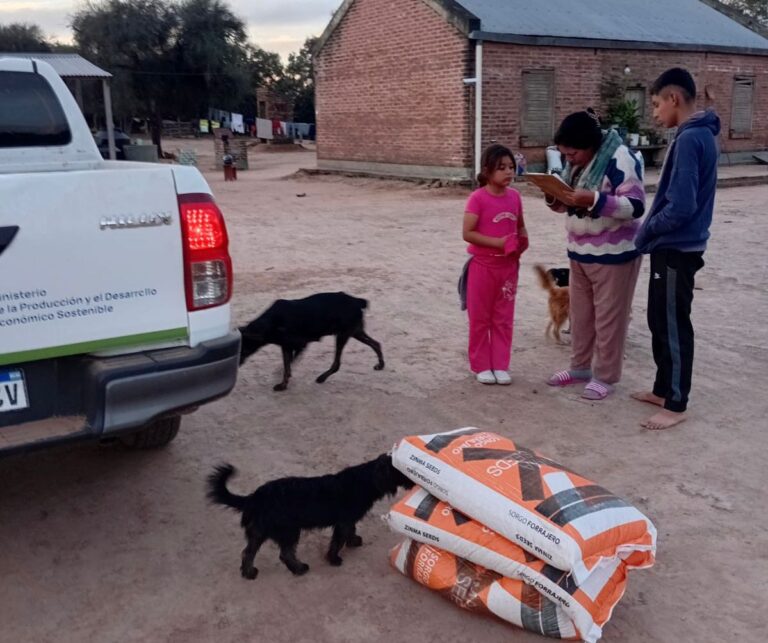 PROGANO LLEVA FORRAJE Y ASISTENCIA VETERINARIA A PRODUCTORES DEL NORTE CHAQUEÑO
