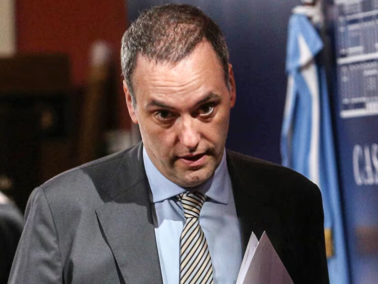 Inminente salida de Manuel Adorni: Milei prepara el anuncio y elige un reemplazo