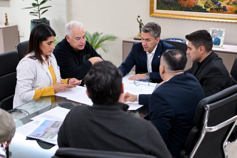 EL GOBERNADOR ZDERO ANUNCIÓ LA CONSTRUCCIÓN DE NUEVOS CONSULTORIOS EXTERNOS EN EL HOSPITAL PERRANDO
