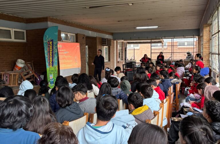 SECHEEP LLEVÓ “EL VIAJE DE LA ENERGÍA” A MÁS DE 80 ESTUDIANTES DE FONTANA