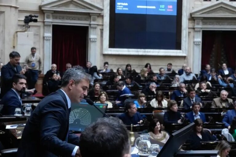 Fracasó la sesión para interpelar a Manuel Adorni