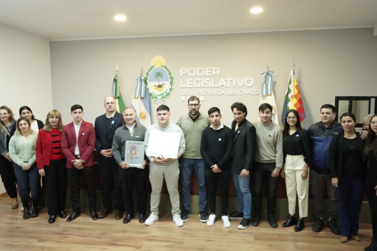 La Legislatura reconoció la trayectoria artística y cultural del grupo folklórico “Trinar”