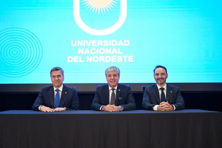 ”LA UNNE ES UNA USINA DE CONOCIMIENTO PARA LA REGIÓN”, AFIRMÓ ZDERO AL ACOMPAÑAR LA ASUNCIÓN DE LARROZA