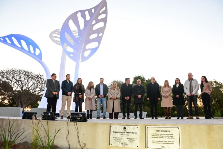 DELGADO EN LA INAUGURACIÓN DEL ESPACIO DE LOS TRES PODERES: “ESTA ES UNA OBRA QUE NOS PERTENECE A TODOS, MÁS ALLÁ DE LAS DIFERENCIAS”