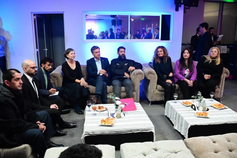 El Poder Legislativo acompañó el reconocimiento a los escultores protagonistas de la Bienal y recibió a referentes internacionales de ICLAFI-ICOMOS