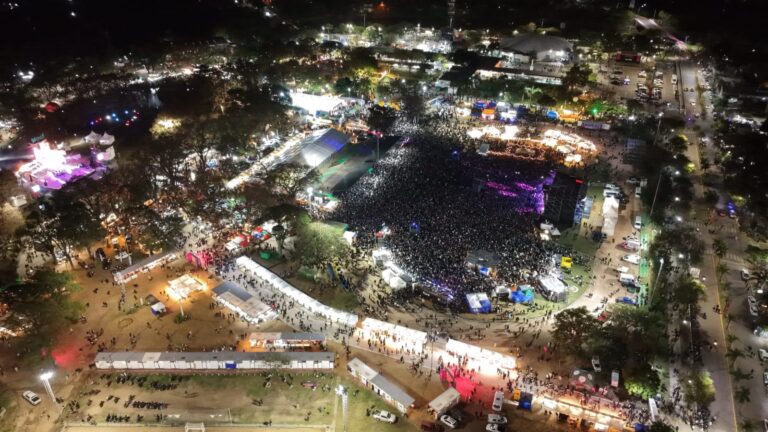 MÁS DE 95 MIL PERSONAS VIVIERON UNA NOCHE HISTÓRICA EN EL SÉPTIMO DÍA DE LA BIENAL INTERNACIONAL DE LAS ESCULTURAS 2026