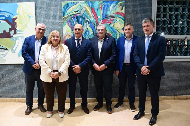 Delgado participó de la inauguración de la Galería de los Gobernadores en Casa de Gobierno