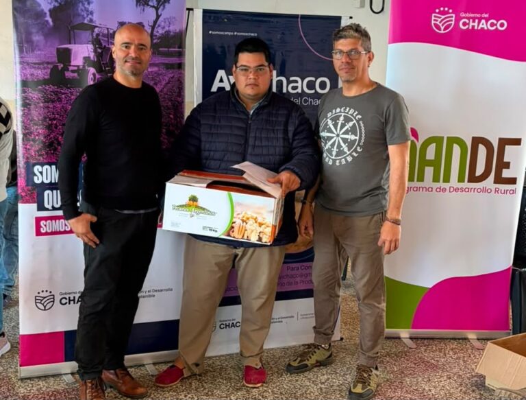 COLONIA ELISA: EL GOBIERNO PROVINCIAL FORTALECE LA PRODUCCIÓN AVÍCOLA FAMILIAR
