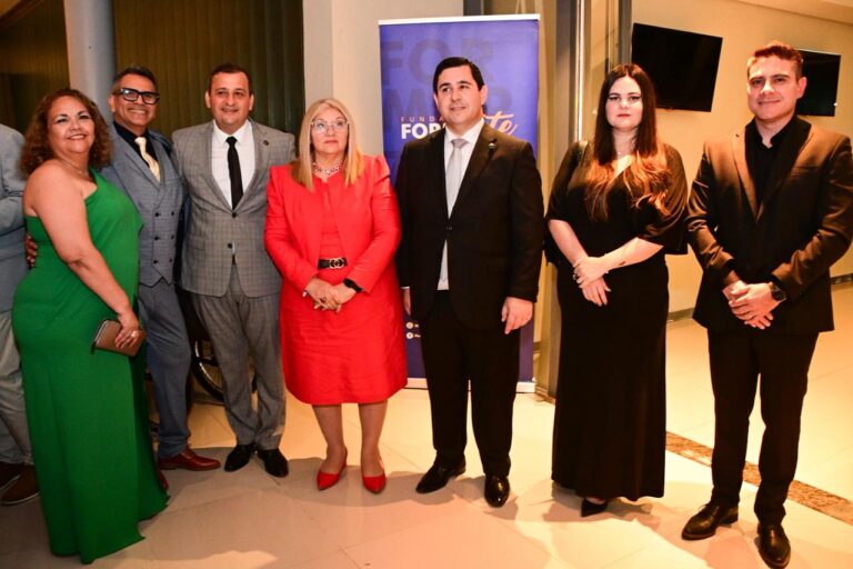 Delgado y With participaron de la Noche de Gala por el Día de la Abogacía