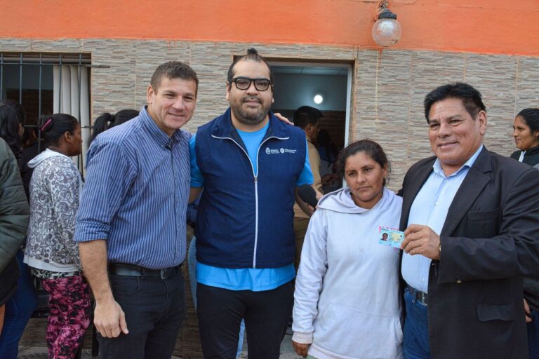 MÁS DE 580 DNI LLEGARÁN A FAMILIAS DE EL IMPENETRABLE: JUAN, A SUS 90 AÑOS, RECIBIÓ POR PRIMERA VEZ SU DOCUMENTO