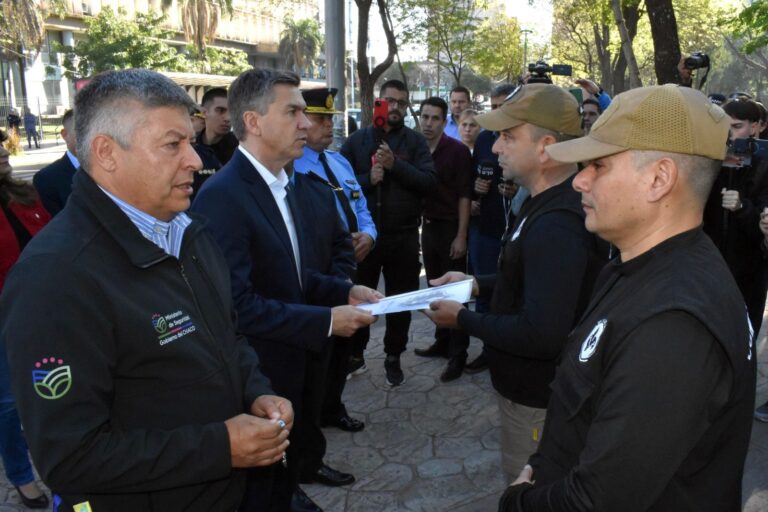 ZDERO ENTREGÓ 10 VEHÍCULOS A LA POLICÍA Y ANUNCIÓ 30 NUEVAS UNIDADES PARA LOS PRÓXIMOS MESES