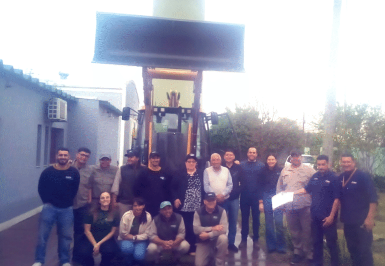 MAS INVERSION: NUEVA MAQUINA RETROEXCAVADORA PARA LA COOPERATIVA DE AGUA POTABLE DE PRESIDENCIA DE LA PLAZA