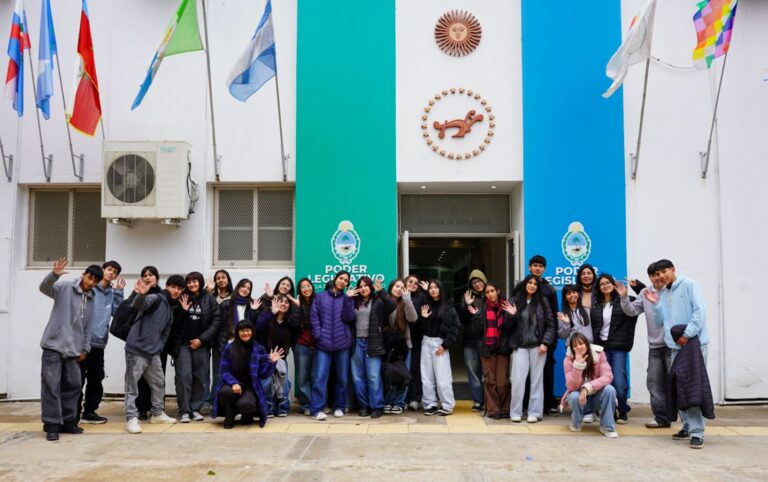 ALUMNOS DE BARRANQUERAS VISITARON LA CÁMARA DE DIPUTADOS EN EL MARCO DEL PROGRAMA «EL PODER LEGISLATIVO Y LA ESCUELA»