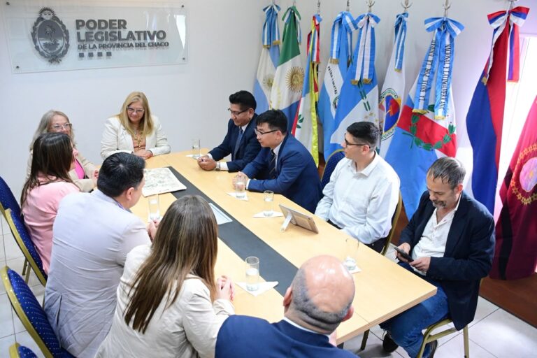 Delgado recibió a empresarios de Bolivia y Hong Kong para fortalecer el intercambio comercial