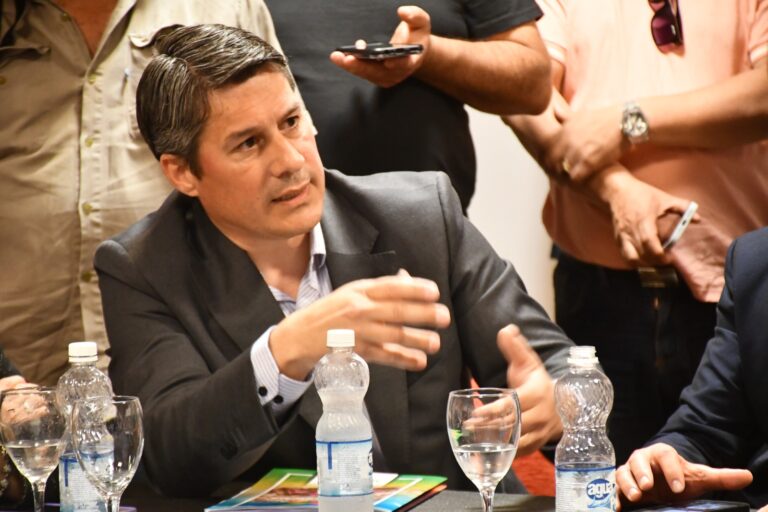 Buscar inversiones está bien, pero alguien tiene que frenar el cierre de empresas en Chaco