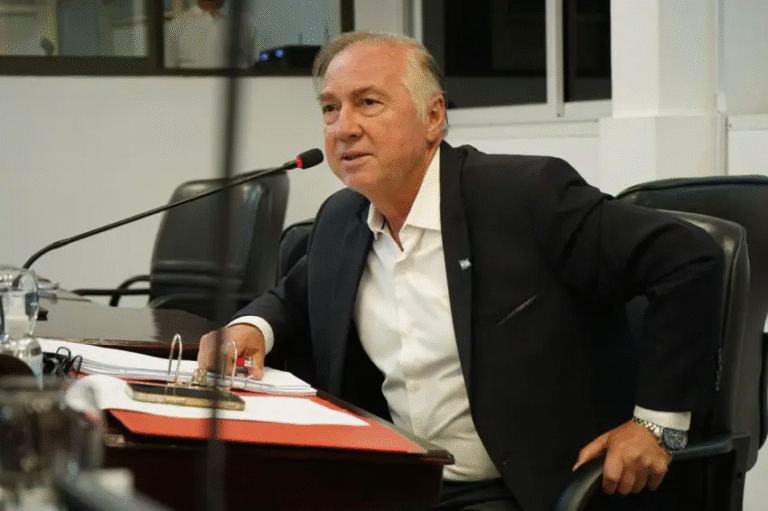 Salom: “No voy a acompañar una modificación populista de la Constitución provincial”