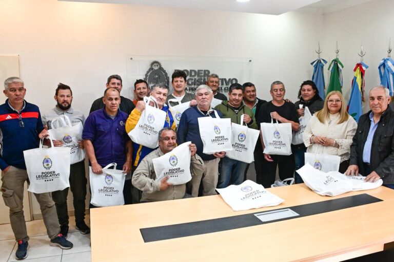 La Legislatura entregó nuevos uniformes al personal de Logística
